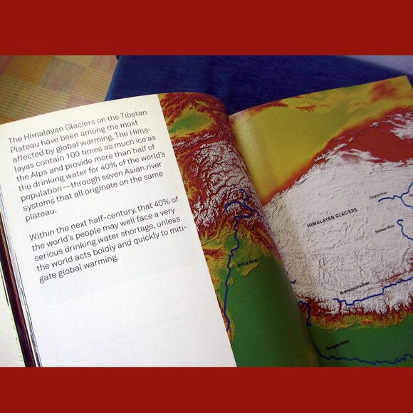 Book - An Inconvenient Truth: The Planetary Emergency of Global Warming.... - Picture 10 of 16